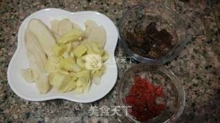 药膳滋补猪脚姜的做法步骤：2