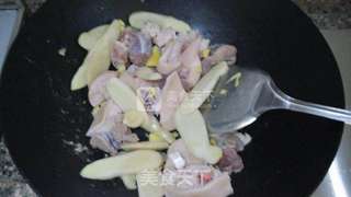 药膳滋补猪脚姜的做法步骤：5