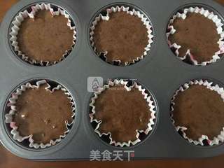 无油全蛋巧克力纸杯蛋糕的做法步骤:5