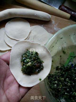 烫面荠菜煎饺的做法步骤:10