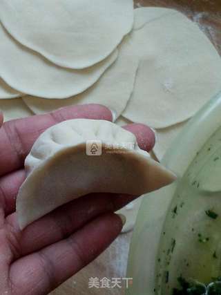 烫面荠菜煎饺的做法步骤:11