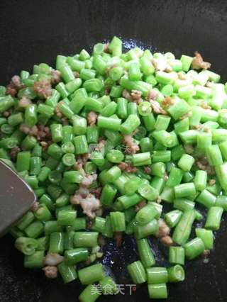 肉末豆角的做法步骤：2
