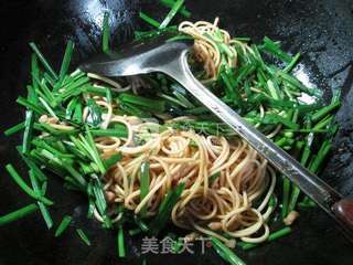 肉末韭菜炒面 的做法步骤：6