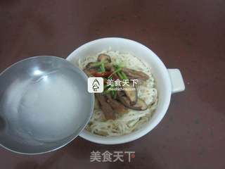 香菇肉丝面条的做法步骤:10