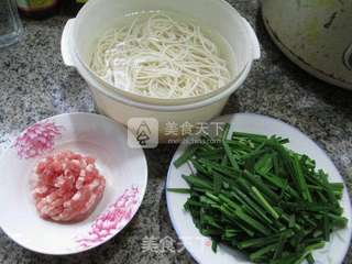肉末韭菜炒面 的做法步骤：1