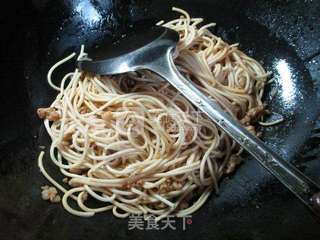 肉末韭菜炒面 的做法步骤：5