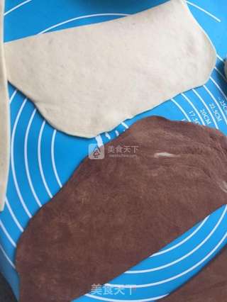 双色小馒头的做法步骤:5