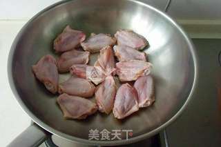 可乐鸡翅的做法步骤：1