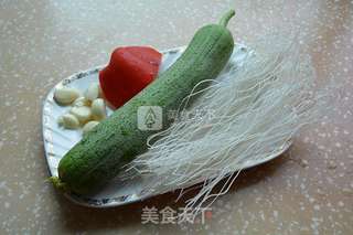 蒜蓉粉丝蒸丝瓜的做法步骤：1