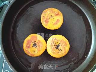 【豆沙南瓜饼】的做法步骤:11
