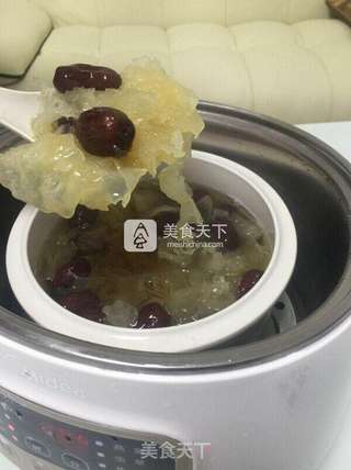 雪耳红枣糖水的做法步骤:5