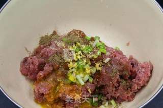 菠菜粉丝肉丸汤的做法步骤:3