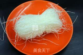 菠菜粉丝肉丸汤的做法步骤:2