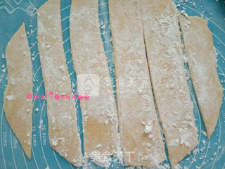 黑芝麻沙琪玛的做法步骤:7