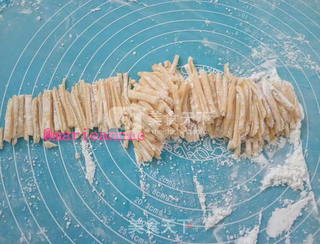 黑芝麻沙琪玛的做法步骤:8