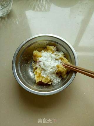 咸蛋黄土豆丸子的做法步骤:2