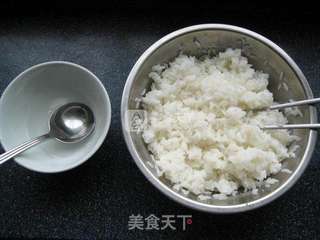 牛油果火腿寿司——两种卷法两样花色的做法步骤：3