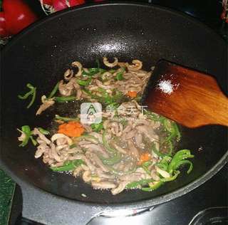 鸭脯炒青椒的做法步骤:13