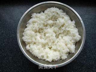 牛油果火腿寿司——两种卷法两样花色的做法步骤：2
