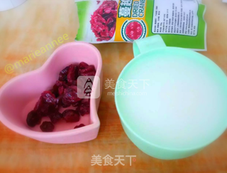 蔓越莓牛奶冰的做法步骤：1