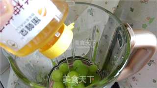 鲜榨蜂蜜葡萄饮的做法步骤:3