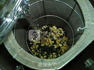 黑芝麻核桃豆浆的做法步骤:5