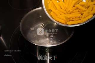 牛油果酸奶酱凉拌无麸通心意大利面的做法步骤:2