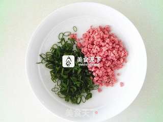 【香葱火腿油饼】的做法步骤：2