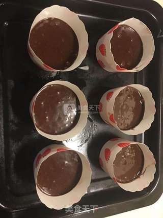 简易巧克力熔岩蛋糕的做法步骤:5