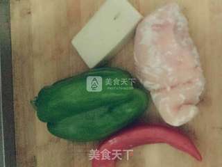 彩椒豆腐鸡丁的做法步骤：1