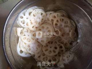 炝拌藕片的做法步骤:3