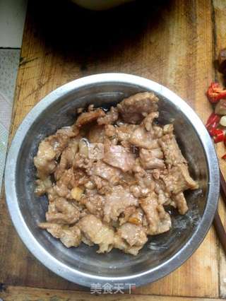 苦瓜玉米黑木耳香菇肉片——大乱炖的做法步骤:2