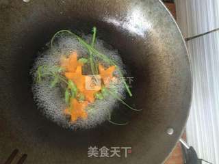 花朵蛋炒饭的做法步骤:4