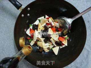 夏季完胜瘦腿瘦臀的妙招之经典素食牛肉酱烧豆腐的做法步骤:7
