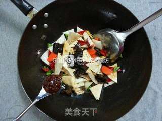夏季完胜瘦腿瘦臀的妙招之经典素食牛肉酱烧豆腐的做法步骤:6