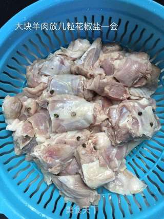新疆羊肉抓饭的做法步骤:2