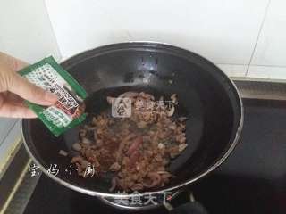  牛肉牛排酱炒意面的做法步骤：6