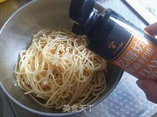  牛肉牛排酱炒意面的做法步骤：10
