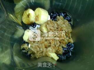 蓝莓香蕉黑麦奶饮的做法步骤:5