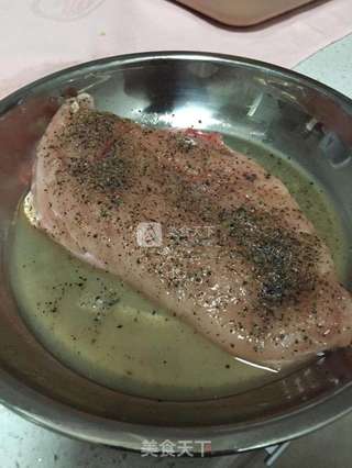 香煎蜂蜜鸡扒的做法步骤：1
