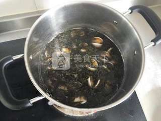 鲜上加鲜的快手靓汤——蛤蜊紫菜汤的做法步骤：6
