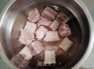 荷香粉蒸排骨的做法步骤：1