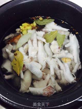 酸辣鸡爪的做法步骤:2