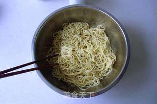 孜然青椒肉丝炒面的做法步骤：2