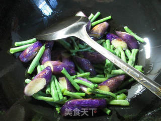 带豆炒茄子 的做法步骤：4