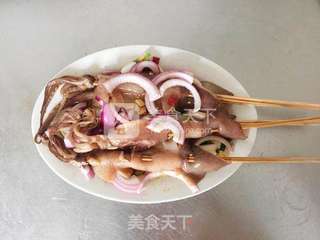 在家也能吃烧烤——烤鱿鱼的做法步骤：4
