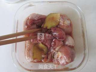剁椒鸡腿蒸芋头的做法步骤:2