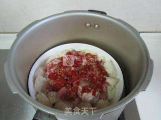 剁椒鸡腿蒸芋头的做法步骤:7