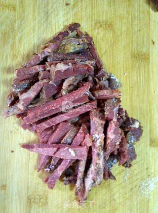 冷吃麻辣牛肉的做法步骤：1