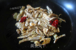 干煸鸡丝，也可以当小零食的做法步骤：6